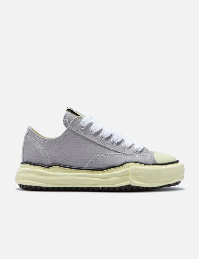 Grey > 灰色 > 그레이 > グレー