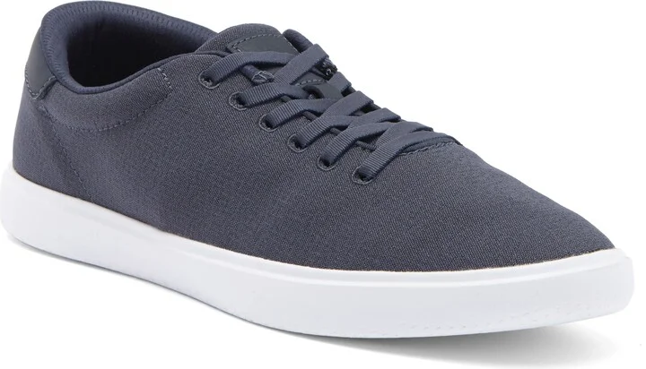 Phenom Low-Top Sneaker