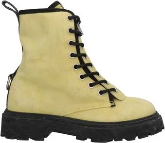 Pastel yellow