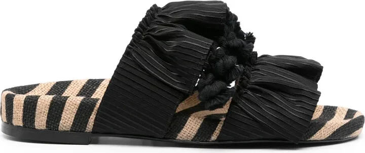 Pimento pompom-detail slides
