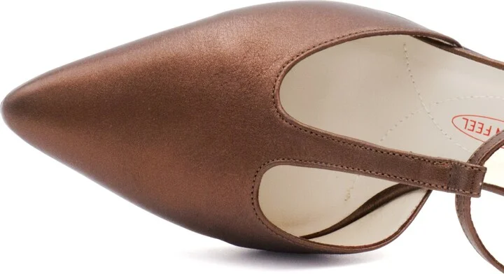 Pipistrello Pointed Toe Pump - Image 5