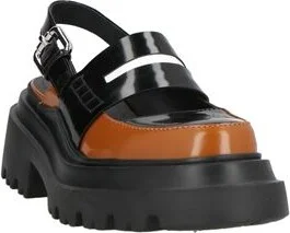 Plan C Woman Pumps - Image 2