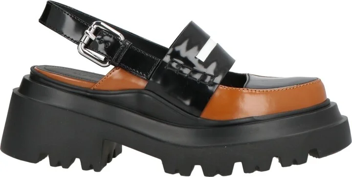 Plan C Woman Pumps - Image 3