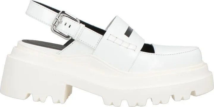 Plan C Woman Pumps - Image 3