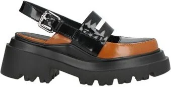 Plan C Woman Pumps