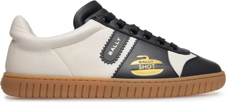 Player curling-motif leather sneakers