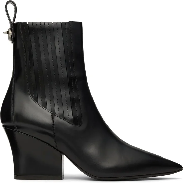 Pointed boots