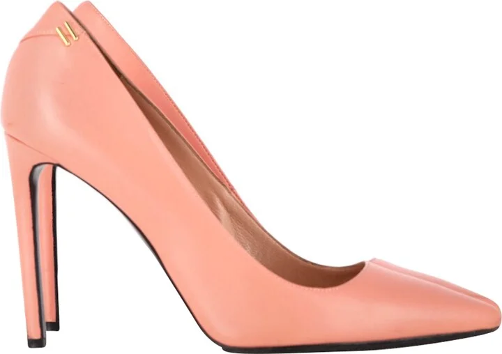 Pointed Pumps in Peach Leather