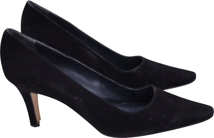 Pointed-Toe Pumps in Black Suede