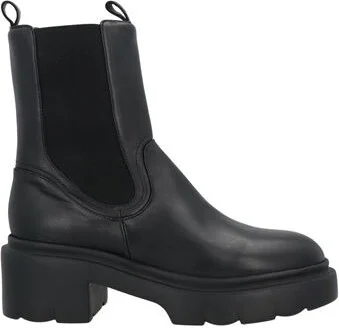 Pomme D'or Woman Ankle boots