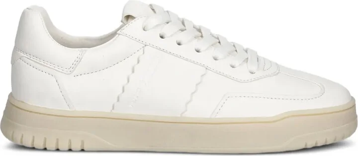 Pop sneakers