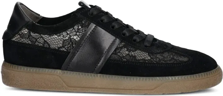 Pop sneakers