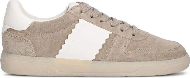 Pop sneakers