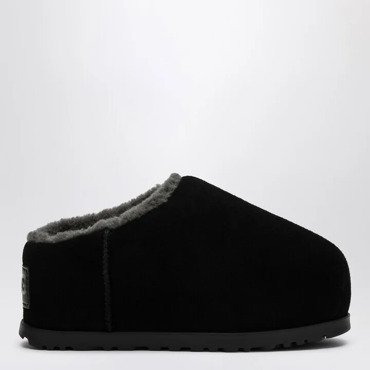 Pumped black slipper