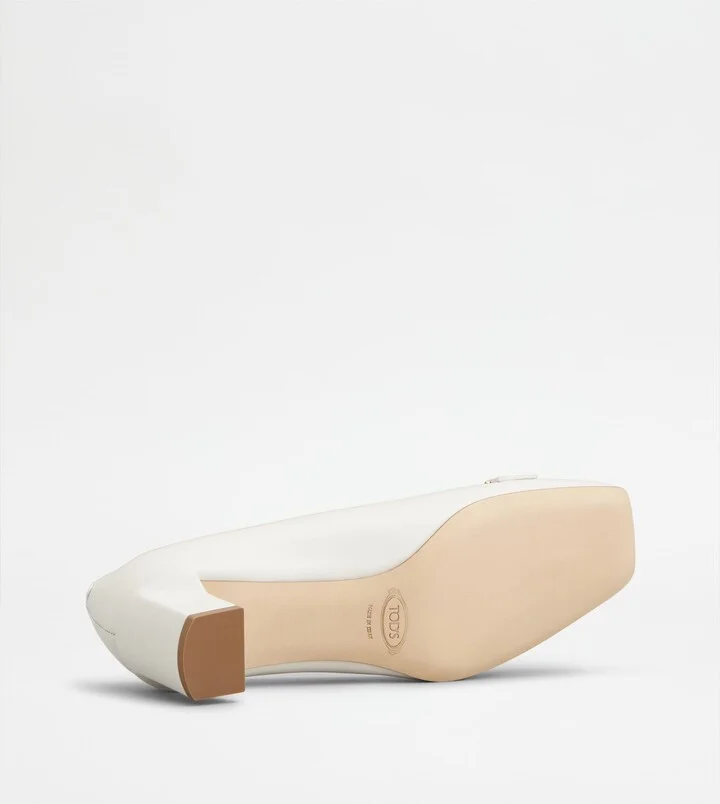 Pumps in Leather - Image 4