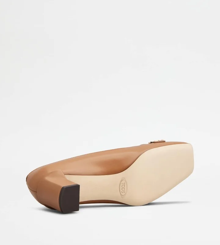 Pumps in Leather - Image 6