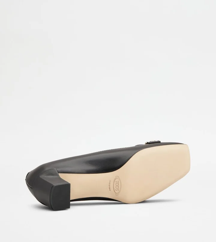 Pumps in Leather - Image 5
