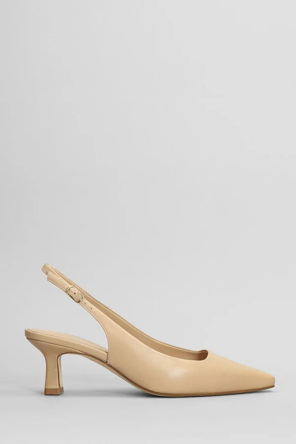 Pumps In Powder Leather