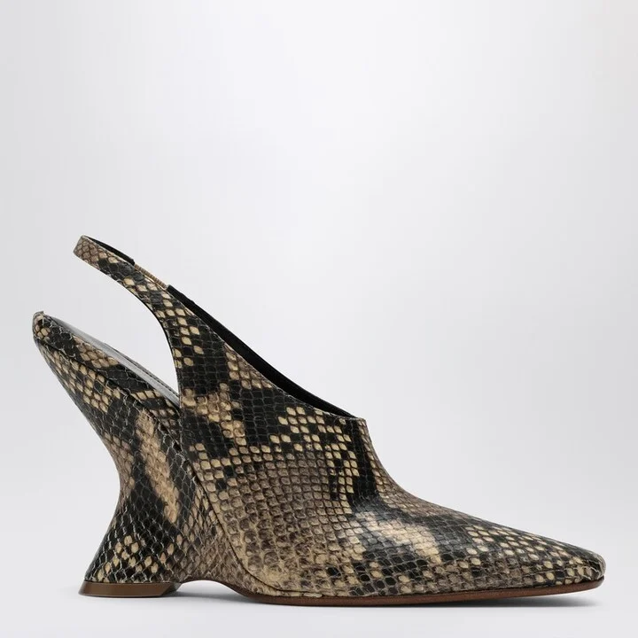 Pumps with a wedge in printed leather