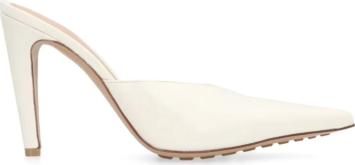 Punta Leather Mules
