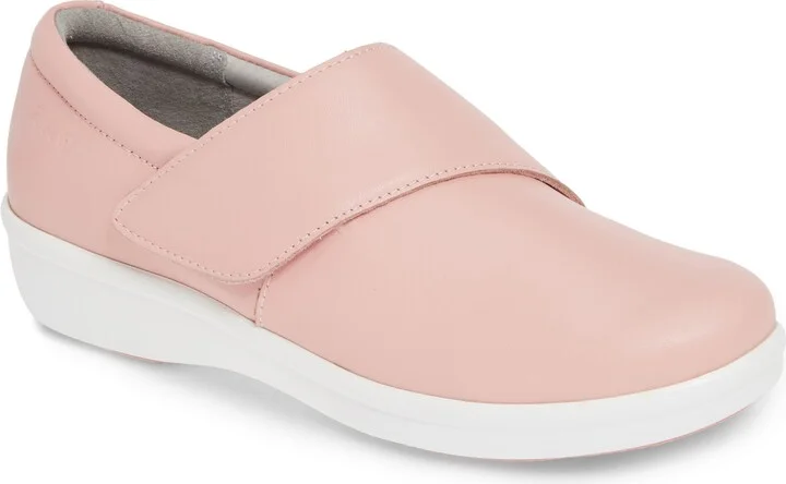 Qin Slip-On Sneaker