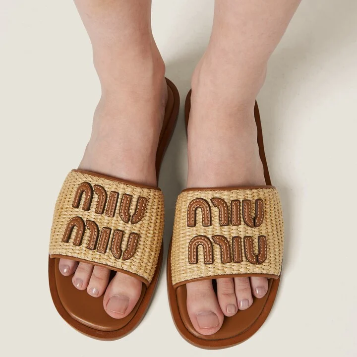 Raffia-effect woven fabric slides - Image 5