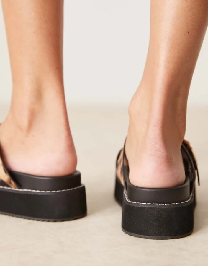 RAID Narina asymmetric double buckle flatform sandals in leopard - Image 4