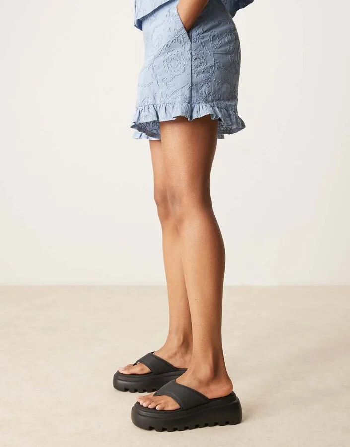 RAID Texas toe thong platform sandals in black - Image 4