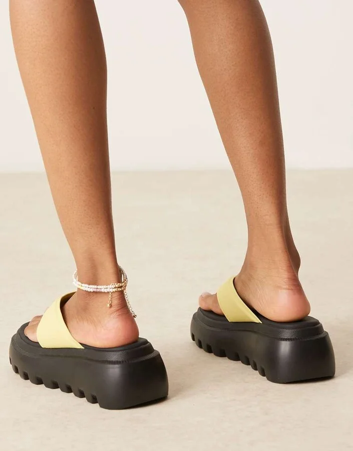 RAID Texas toe thong platform sandals in lime - Image 3