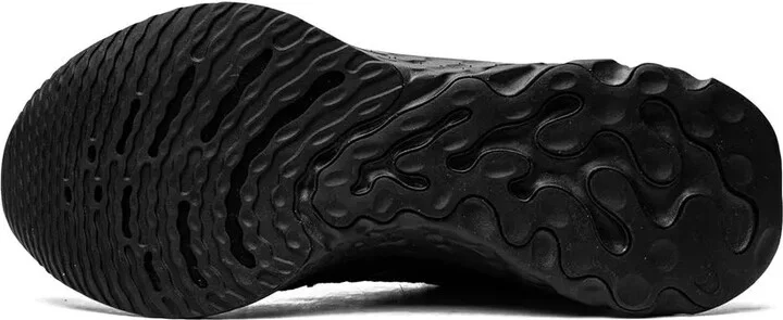React Infinity Run Flyknit 3 "Triple Black" sneakers - Image 4