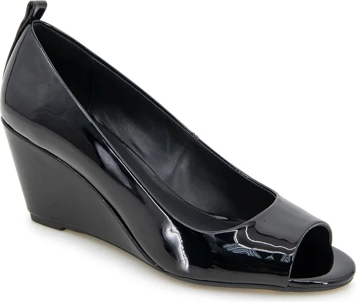 Reaction Kenneth Cole Elinor Pump