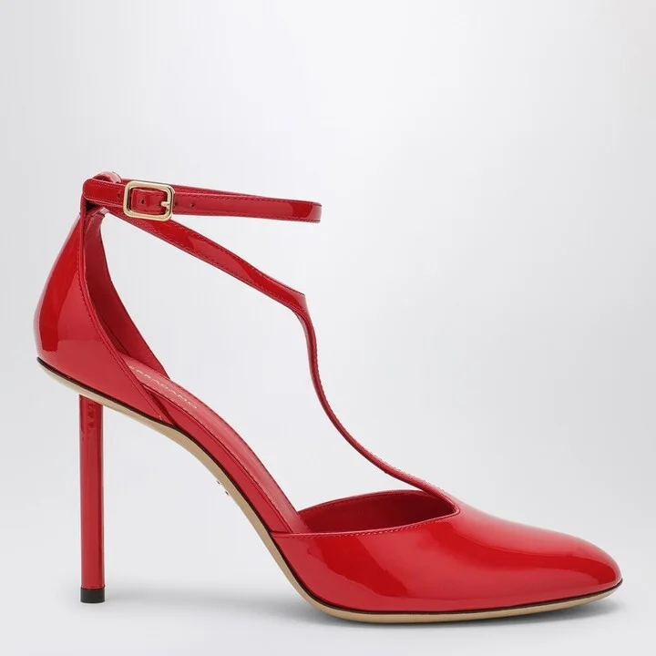 Red Pump T-strap in patent leather