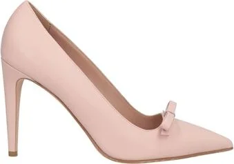Red(v) Woman Pumps