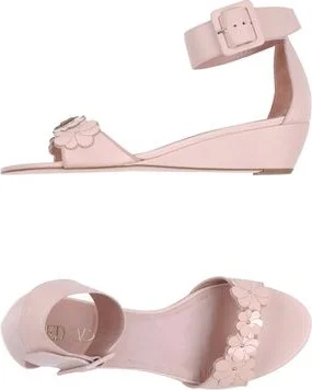 Red(v) Woman Wedge
