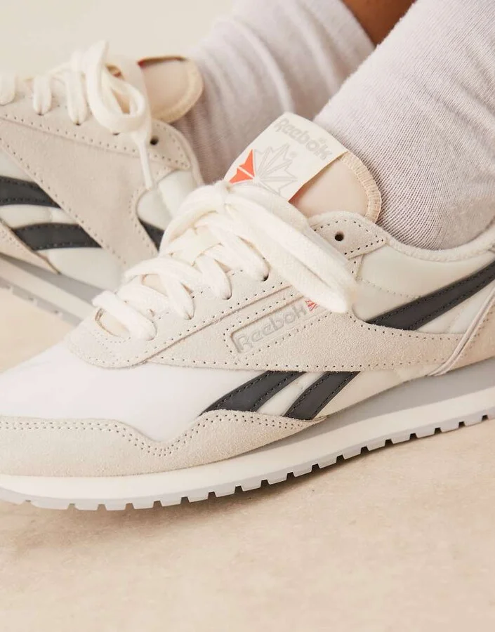Reebok Classic AZ sneakers in white and gray detail - Image 4