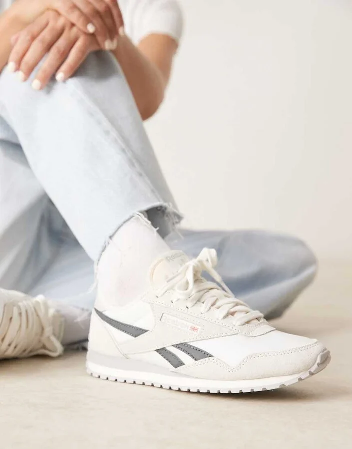 Reebok Classic AZ sneakers in white