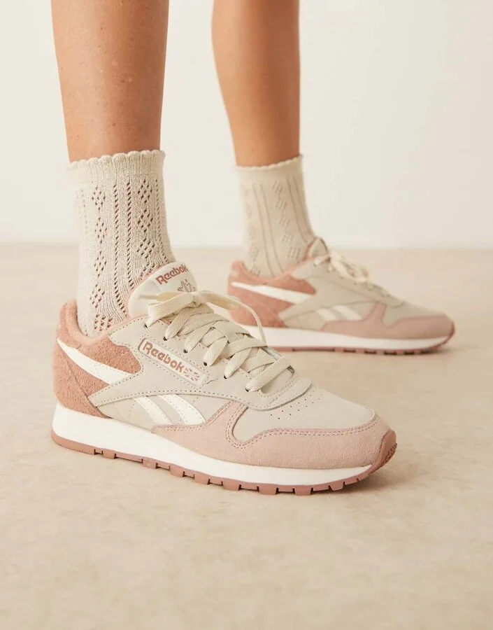 Reebok Classic Leather sneakers in off white and beige - Image 4