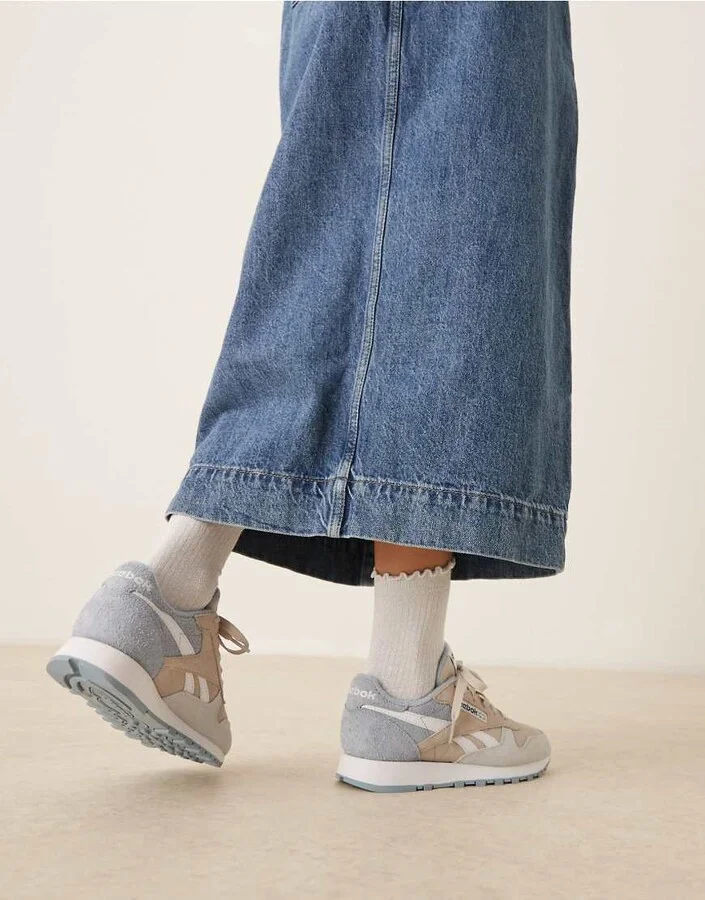 Reebok Classic Leather sneakers in off white and blue - Image 3