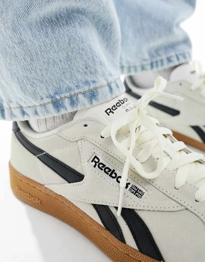Reebok Club C Grounds sneakers in off white with gum sole - Image 4