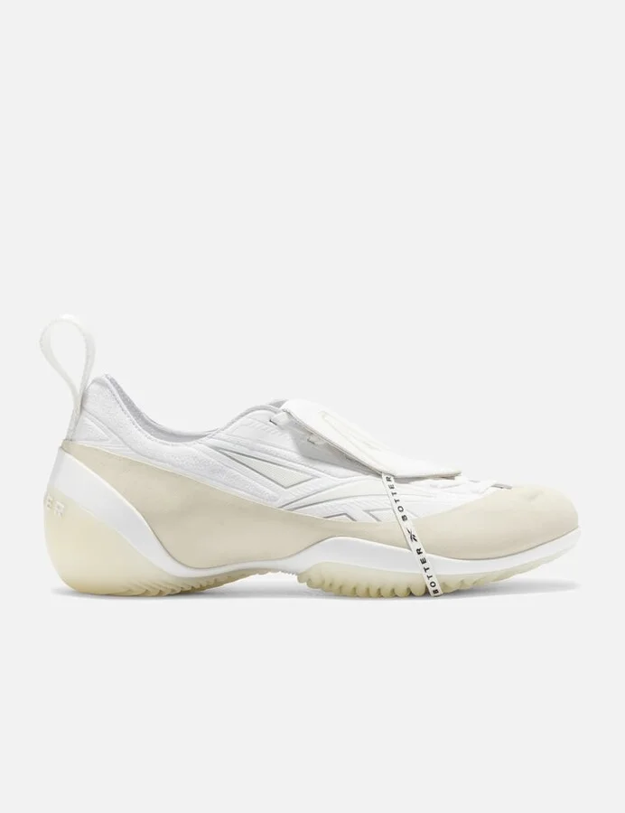 White > 白色 > 화이트 > ホワイト