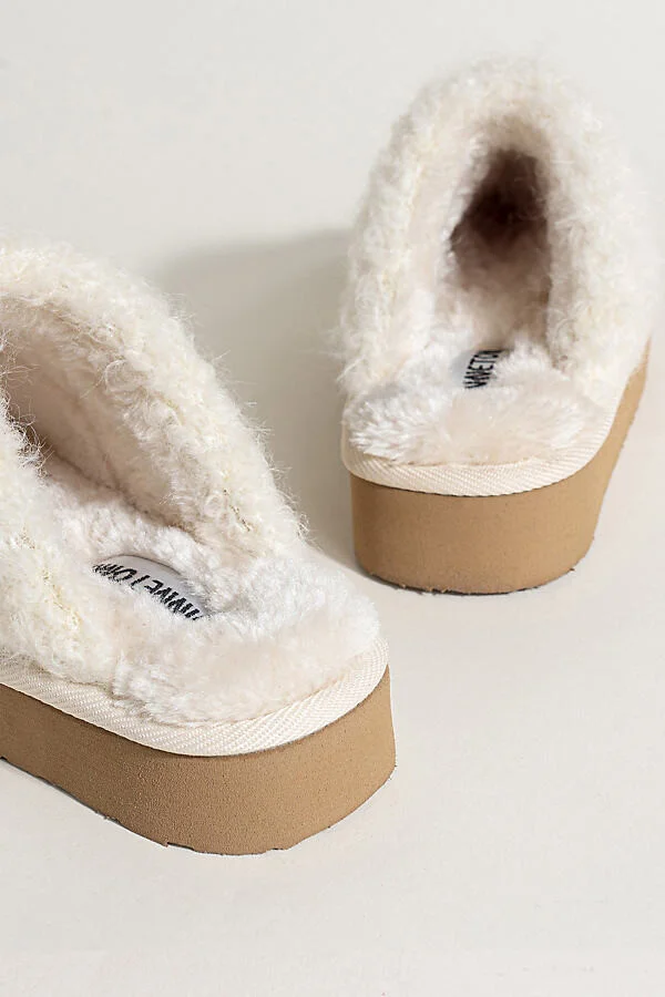 Reindeer Scuff Slippers - Image 4