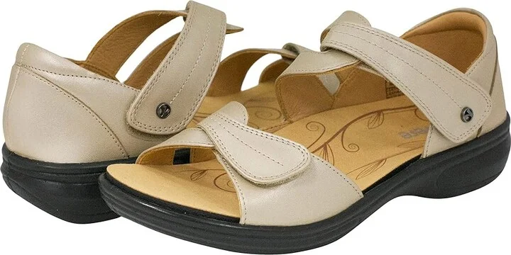 Revere Geneva Women's Shoes Champagne : 6 M, Leather