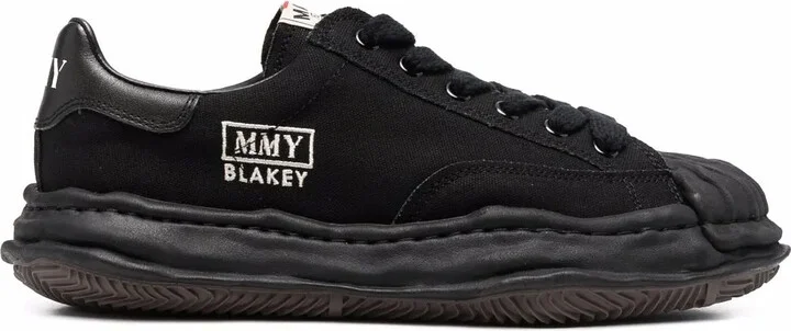 Ridged-Trim Low-Top Sneakers