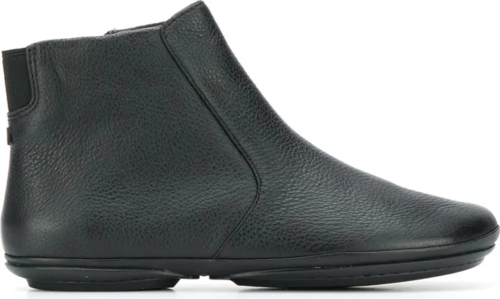 Right ankle boots