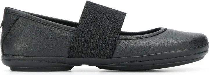 Right ballerina shoes