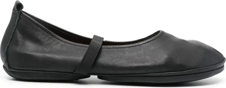 Right Nina leather ballerina shoes