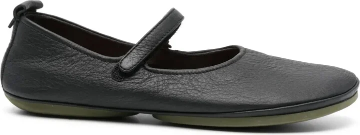 Right Nina leather ballerina shoes