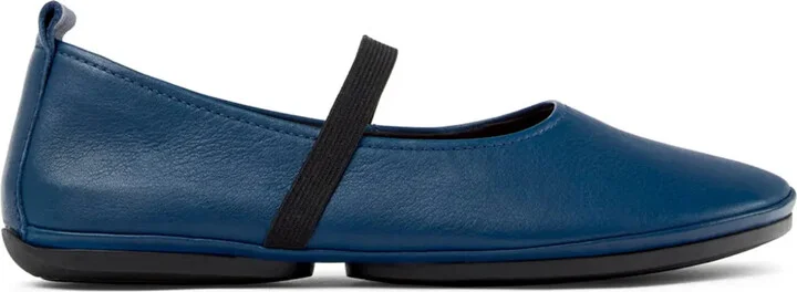 Right Nina leather ballerina shoes