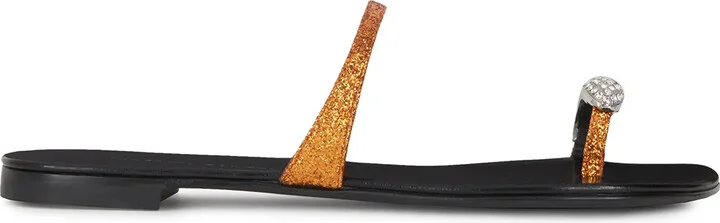 Ring toe strap sandals