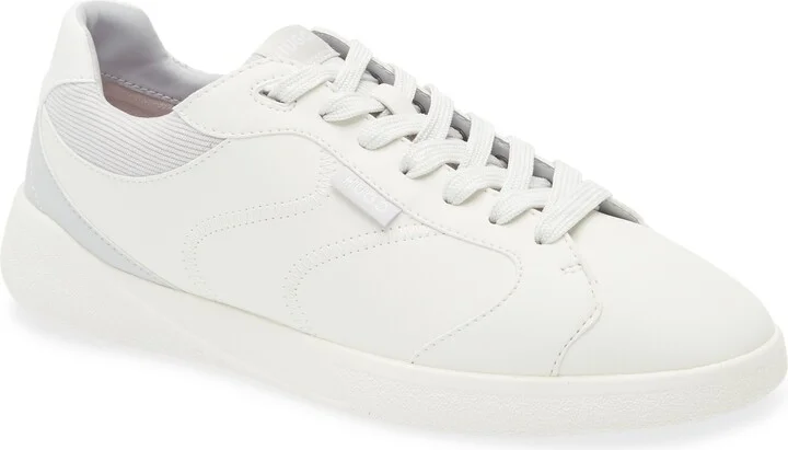 Riven Tennis Sneaker